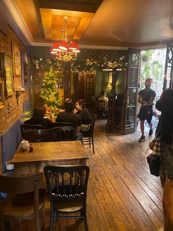 Wonderland Café