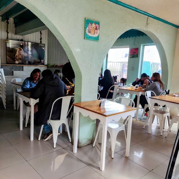 Maku's cafe